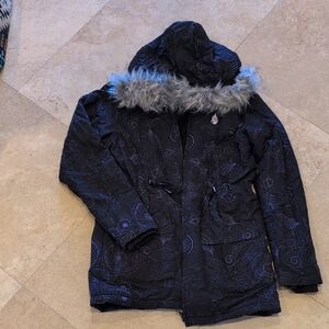 Threyda Women's Black Patterned Jacket with Faux Fur Trim